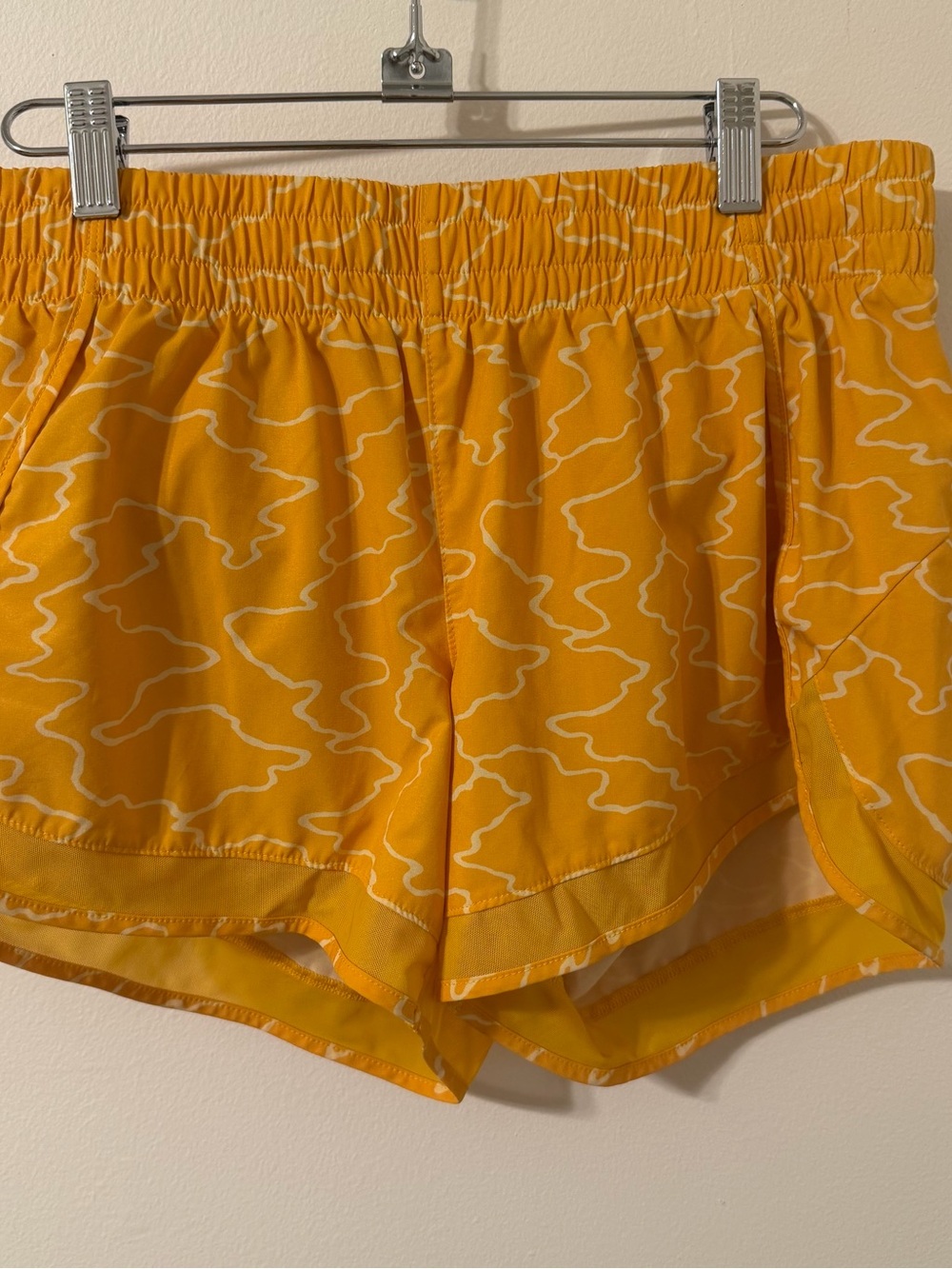 Athleta Wavy Printed Racer Run Athletic Shorts Size Small